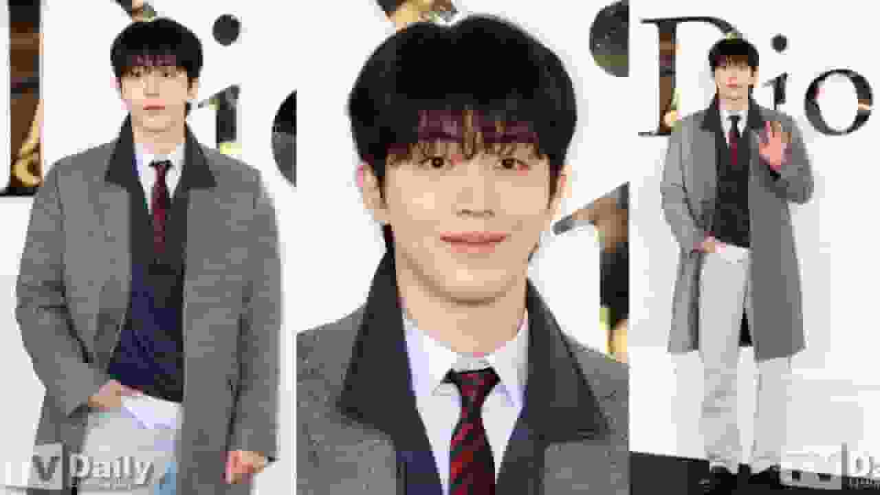 【影片+圖】南柱赫現身聖水洞!「國民男友」招牌微笑融化全場,條紋領帶混搭單寧展現高段位「雅痞風」