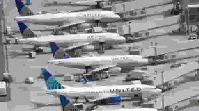 聯合航空系統故障全美停飛 告示版直稱「技術故障」 逾 400 航班延誤交通大混亂