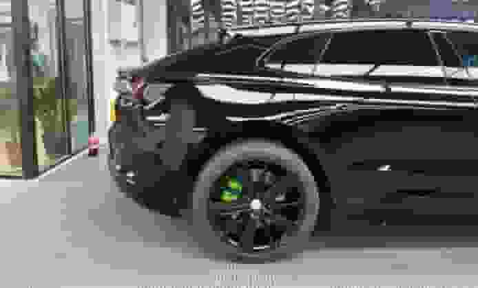 粵車南下惹爭議 代理指大陸早有黑玻璃 批港落後 30 年