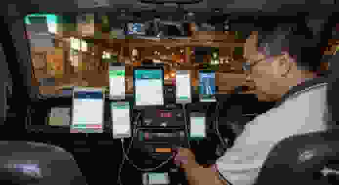 的士司機 1 月 25 日起限放 2 部裝置 分割畫面「一開四」工會憂更分心