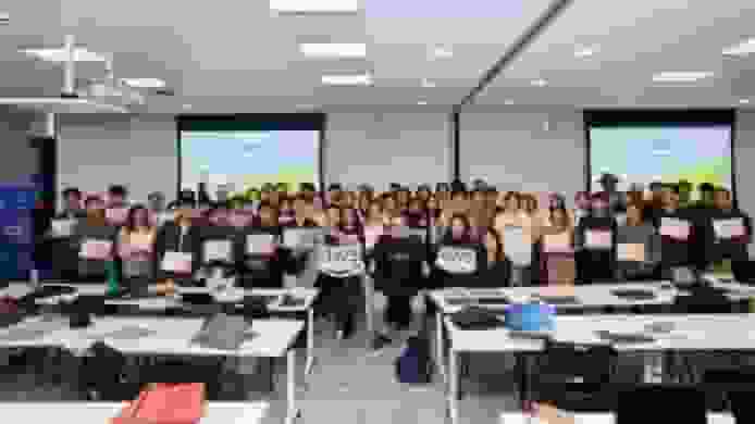 Hong Kong Techathon+ 十週年 AWS 助零 IT 背景新手以 Vibe Coding 開發應用程式