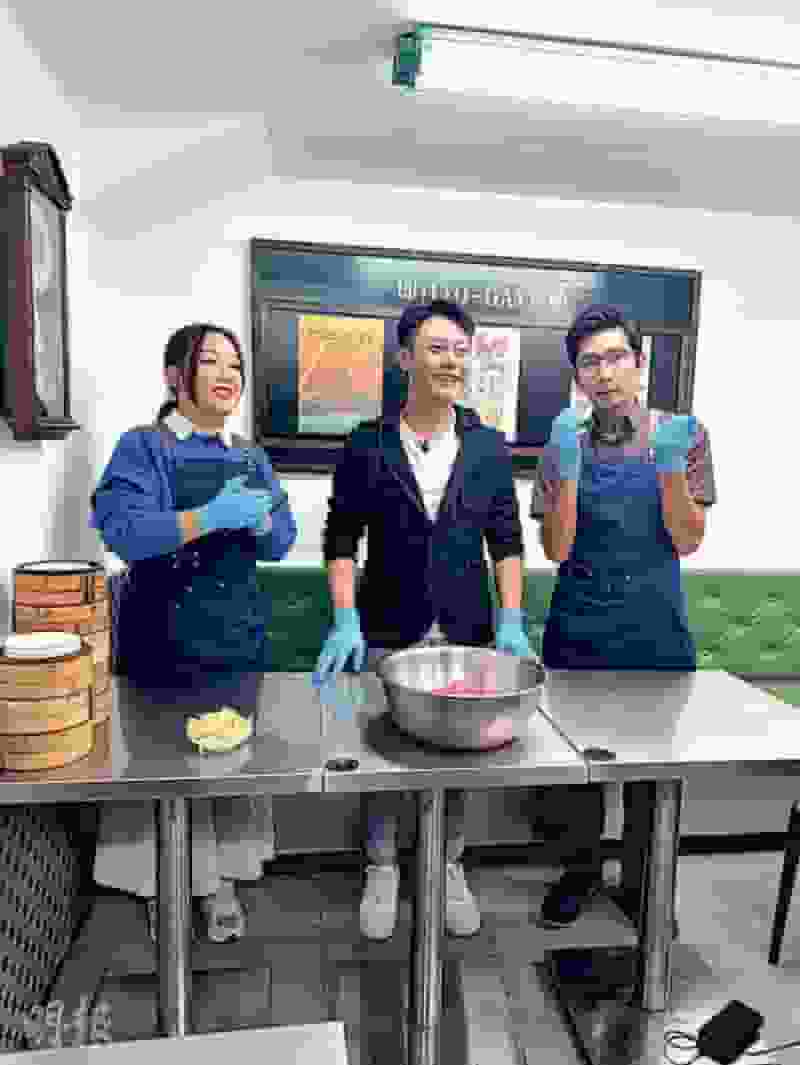 【娛樂場】《餓底家家走》 阿正入廚爆炒小菜 妹頭「芝朱」牛肉球獲讚