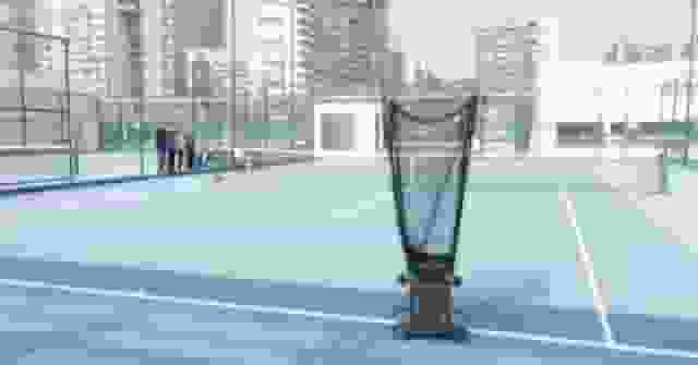 掃碼即練!深圳網球場引入AI機械人 自動錄數據分析弱點 提升訓練效率