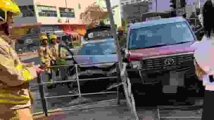 沙田兩車相撞撼路邊鐵欄 私家車司機受傷