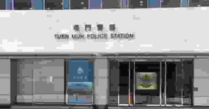 屯門亦園路男子伏屍橋底 頭部中刀浴血 附近私家車上亦染血