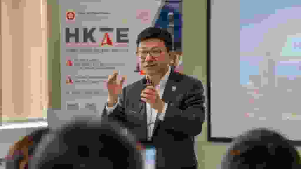 高才通—梁振英批人才家庭不落戶 孫玉菡引數據:逾10萬受養人抵港