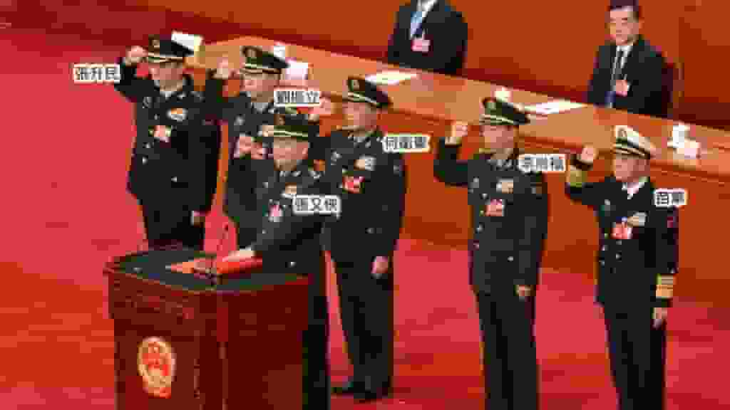 解放軍大反腐|6名中央軍委領導5落馬 憲法宣誓圖片引網民「圍觀」