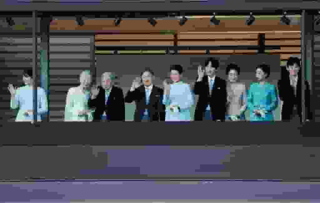 日本皇室接受民眾賀年 悠仁親王首度參與