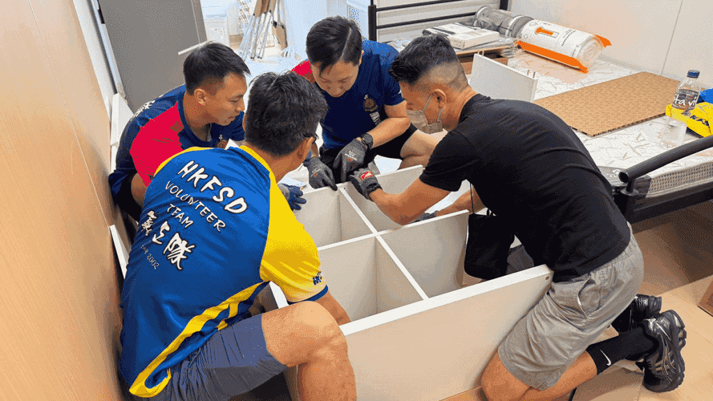 宏福苑五級火|紀律部隊義工隊裝嵌家具搬物資 冀出一分力助災民渡過難關