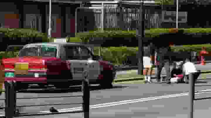 觀塘海濱道男童遭的士撞倒 受傷送院