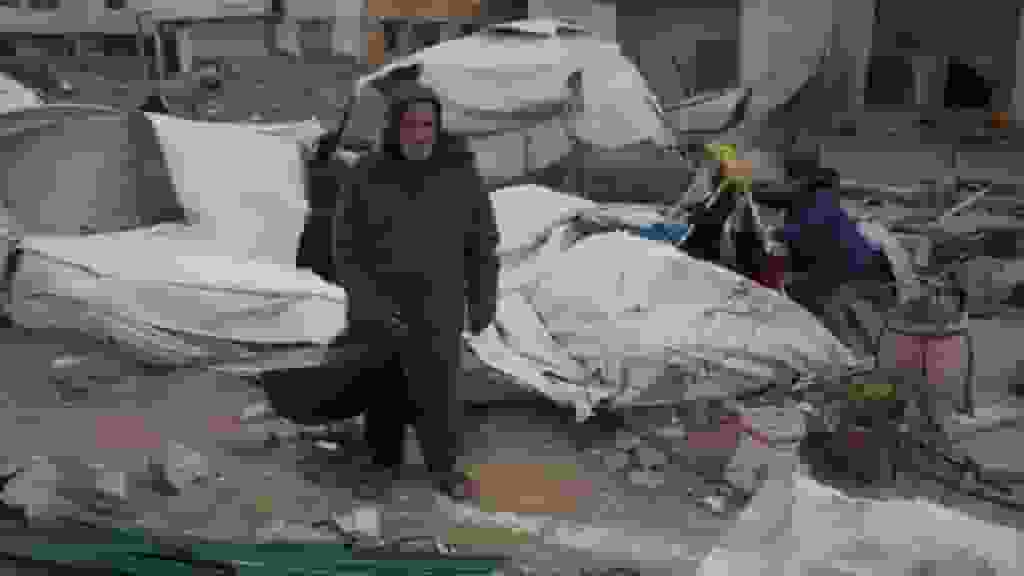 以巴衝突—巴勒斯坦人嚴寒避雨 冒險入廢墟遭壓死