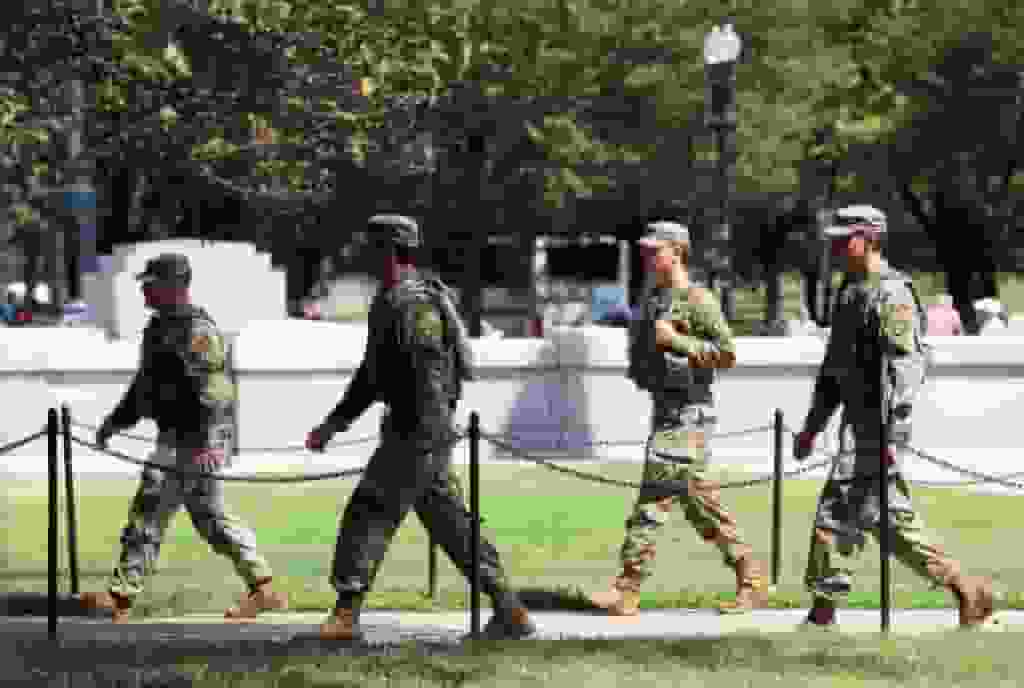 華府國民警衛軍將很快攜槍 特朗普:芝加哥紐約將成聯邦滅罪下個目標