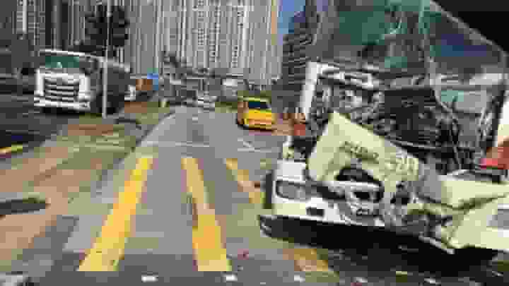 將軍澳泥頭車追撞泥頭車 司機一度被困