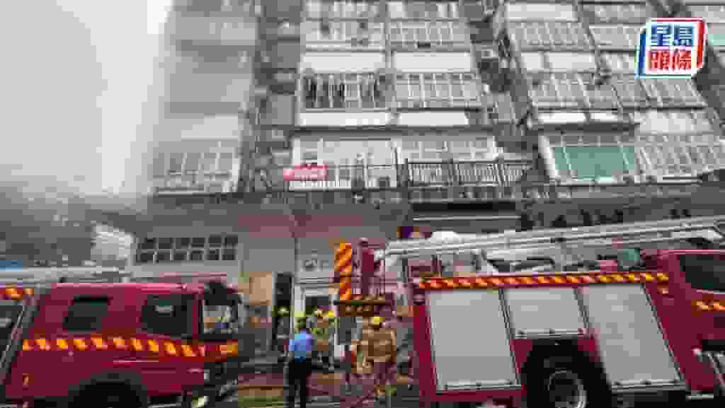 西貢唐樓單位冒煙救出4人1狗 樓下愛協領養中心幸無恙