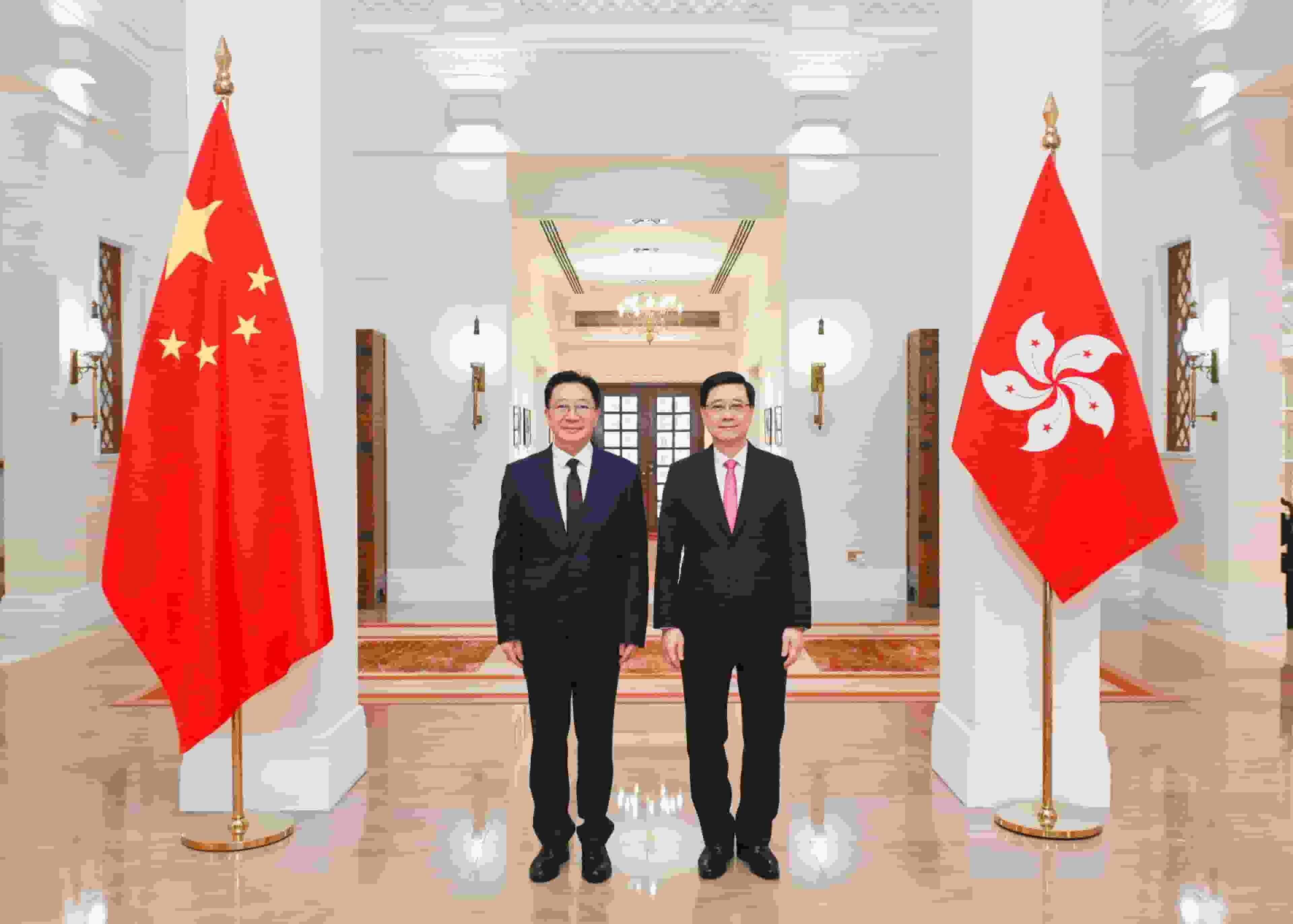李家超與新任中聯辦主任周霽會面 交流香港社會情況等
