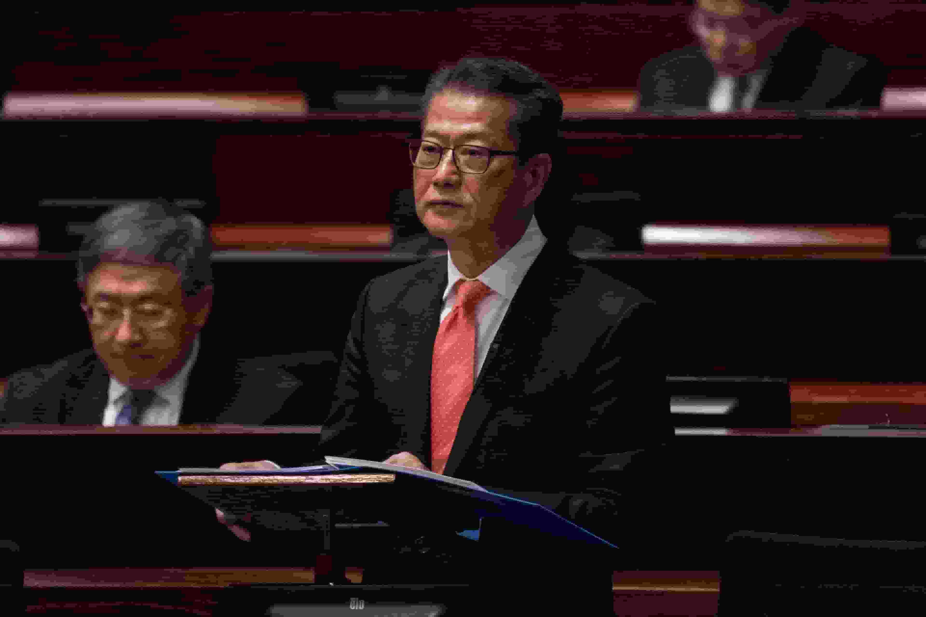 陳茂波:新一份預算案參考國家「十五五」規劃 堅決維護港企法律權益