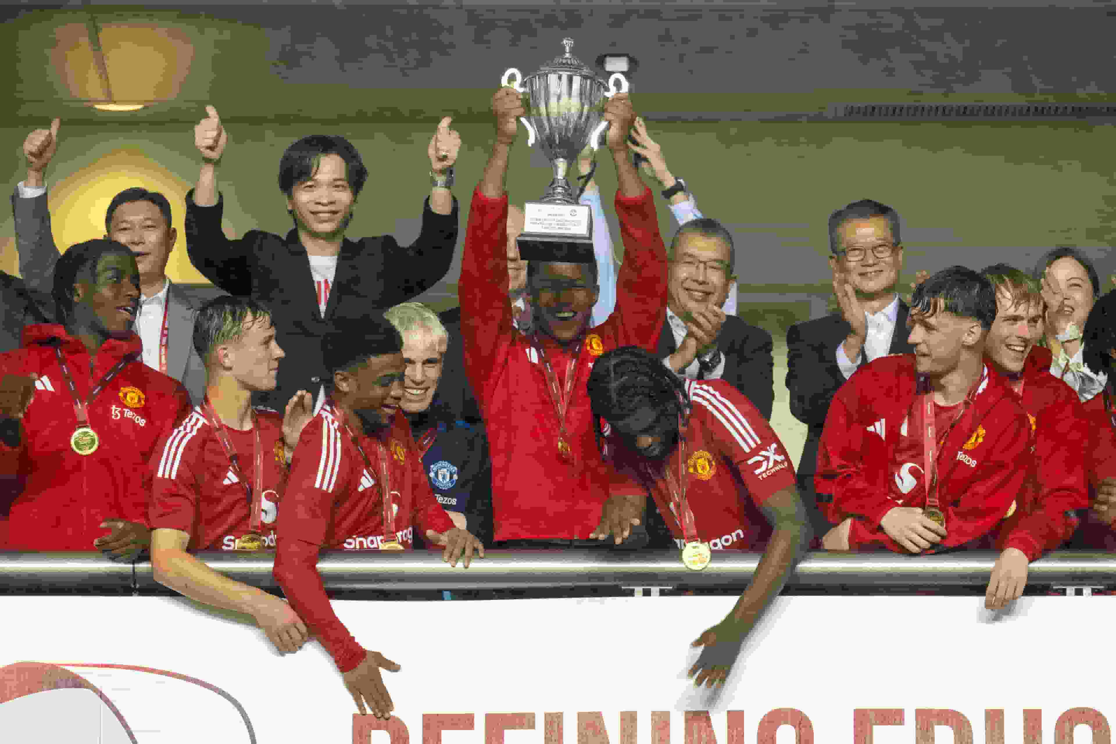 曼聯訪港︱港隊半場領先 紅魔鬼小將梅開二度逆轉贏 3：1 逾 3.3 萬球迷冒雨觀戰︱多圖︱Yahoo