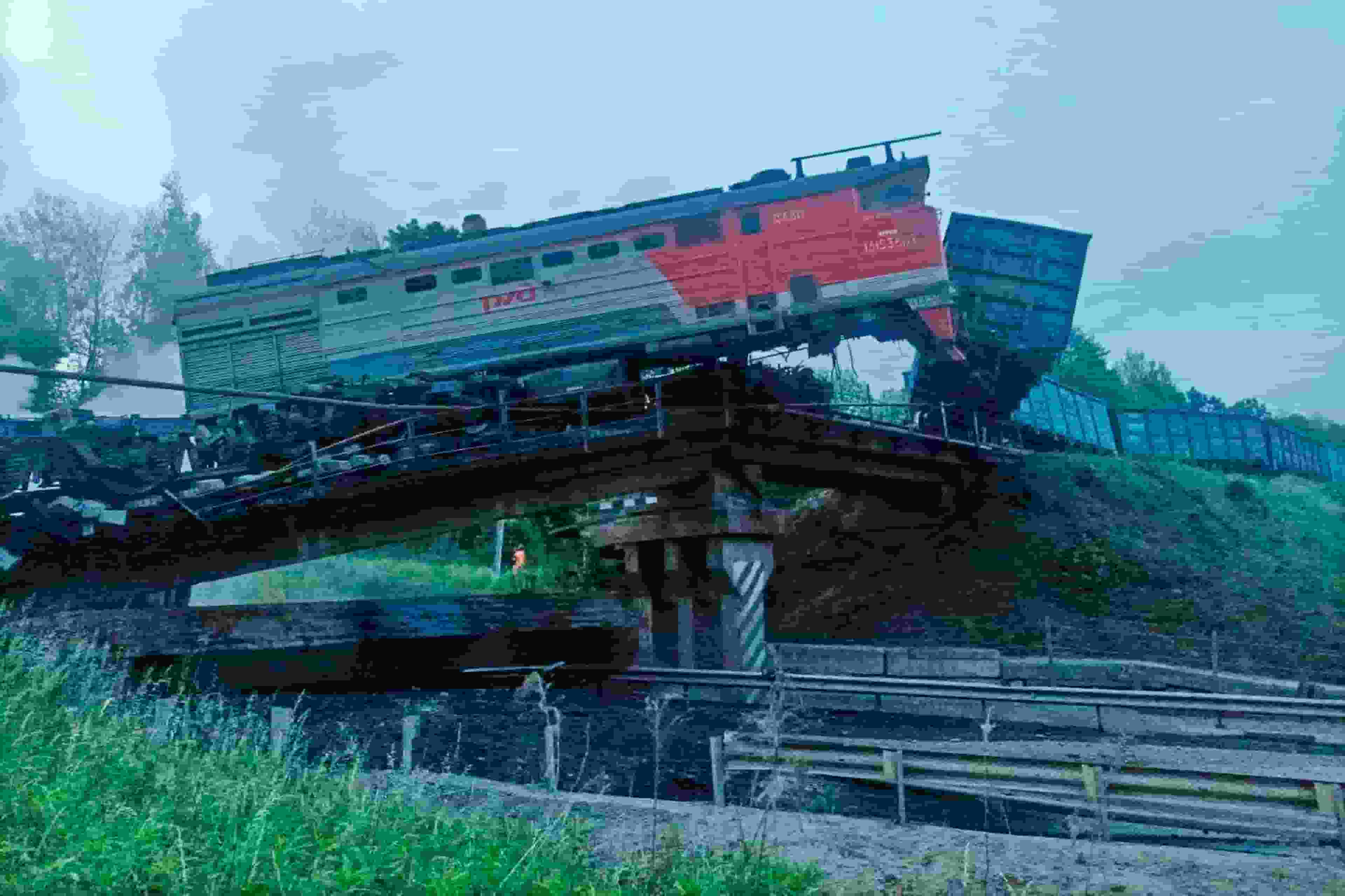 俄羅斯一夜間兩橋倒塌 至少 7 死 69 傷 鐵路公司指遭「非法干預運輸運作」︱Yahoo