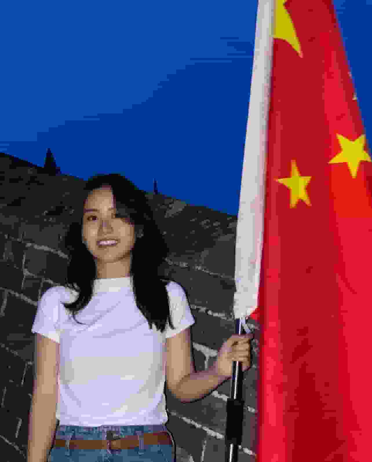 民建聯區議員莊雅婷參選港姐 北大畢業獲鄧炳強讚 赴京前曾被老師諷「成個人大陸晒」｜Yahoo