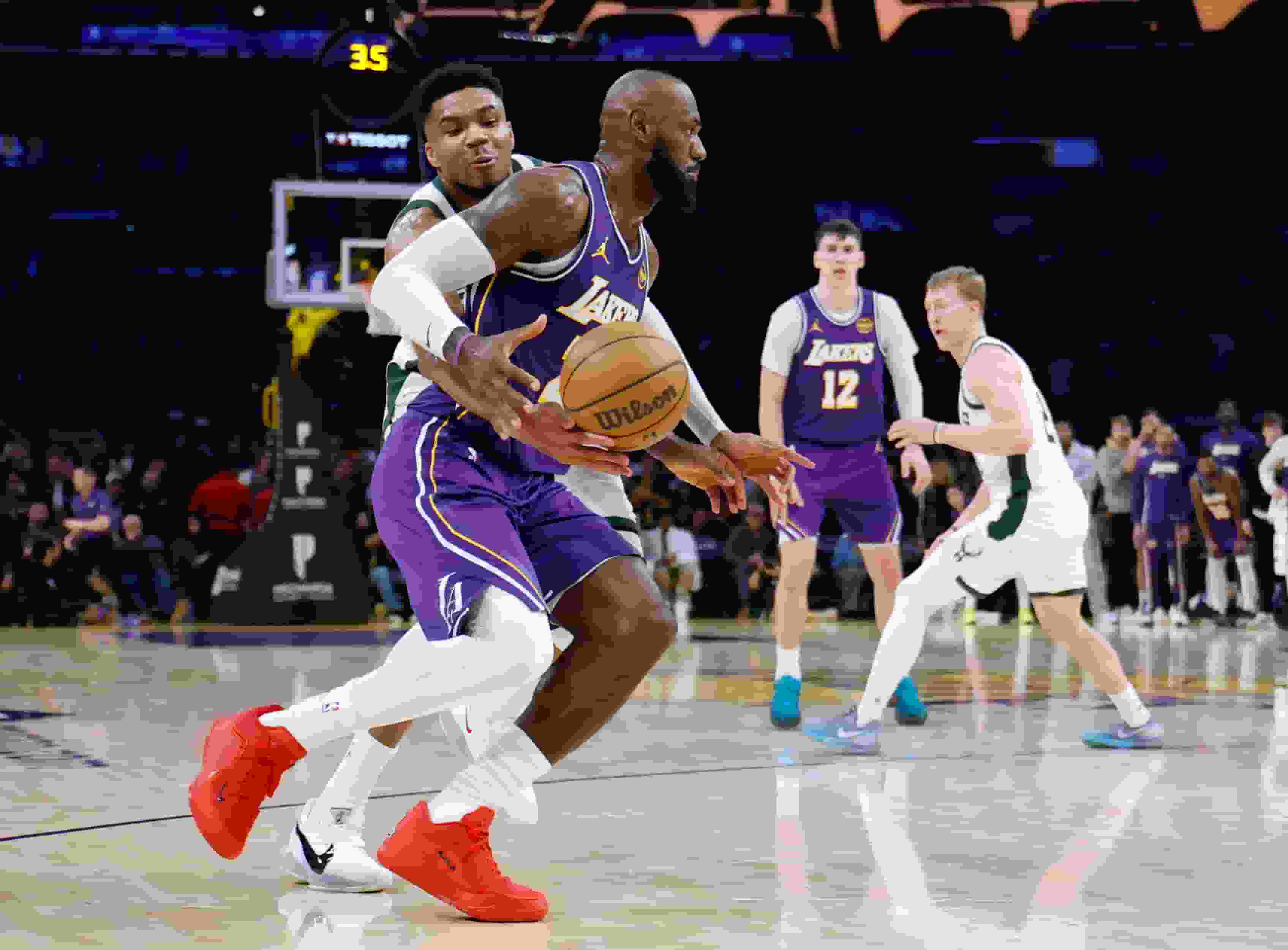 NBA》湖人被字母哥關鍵防守擋住最後一擊 苦主James稱讚:「那球很漂亮」