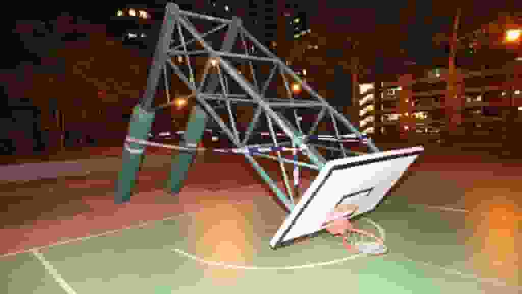 土瓜灣靠背壟道遊樂場籃球架倒塌 疑生鏽老化 擊中 20 歲青年清醒送院|Yahoo