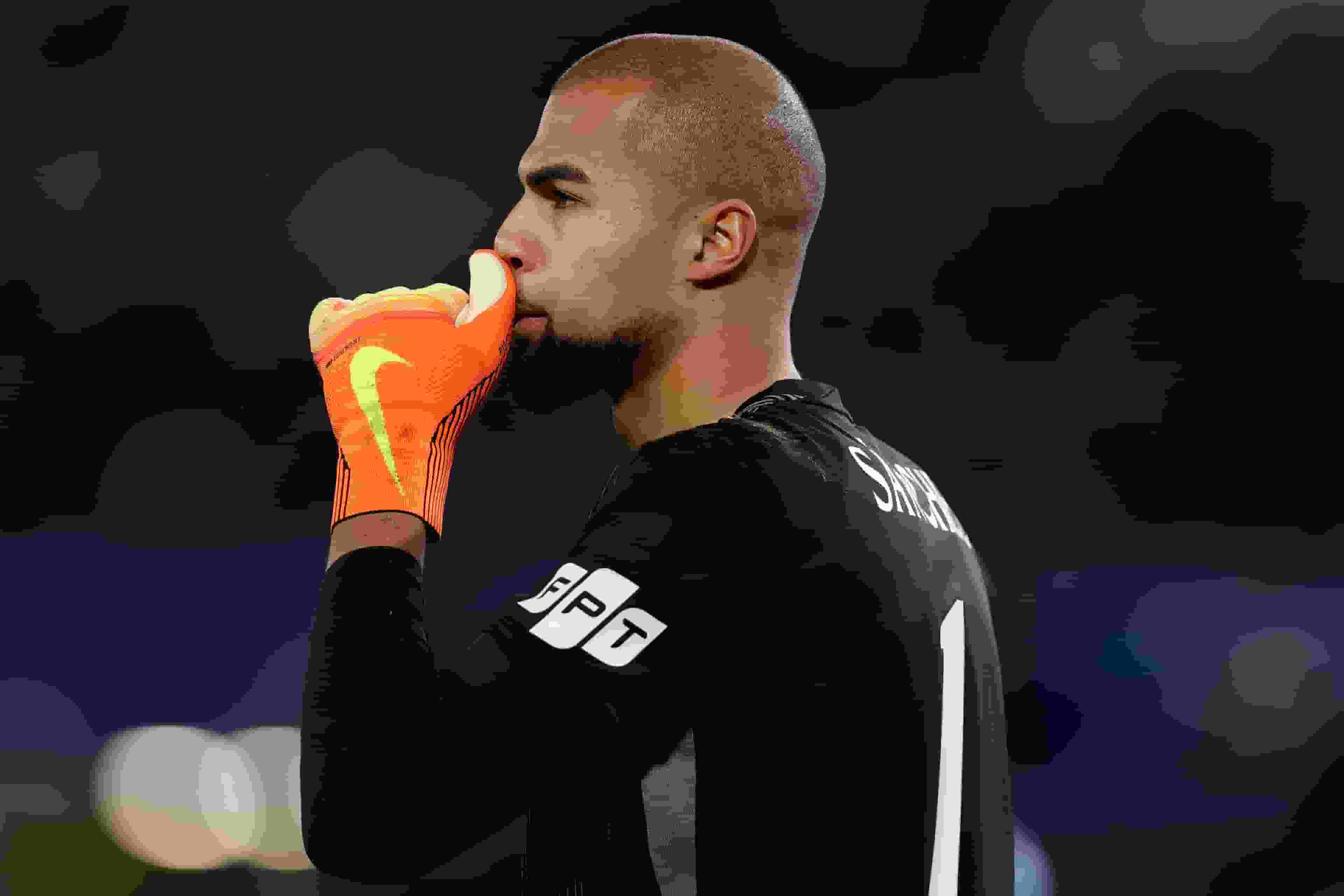 斬纜?羅仙尼亞拒保證山齊士係No.1