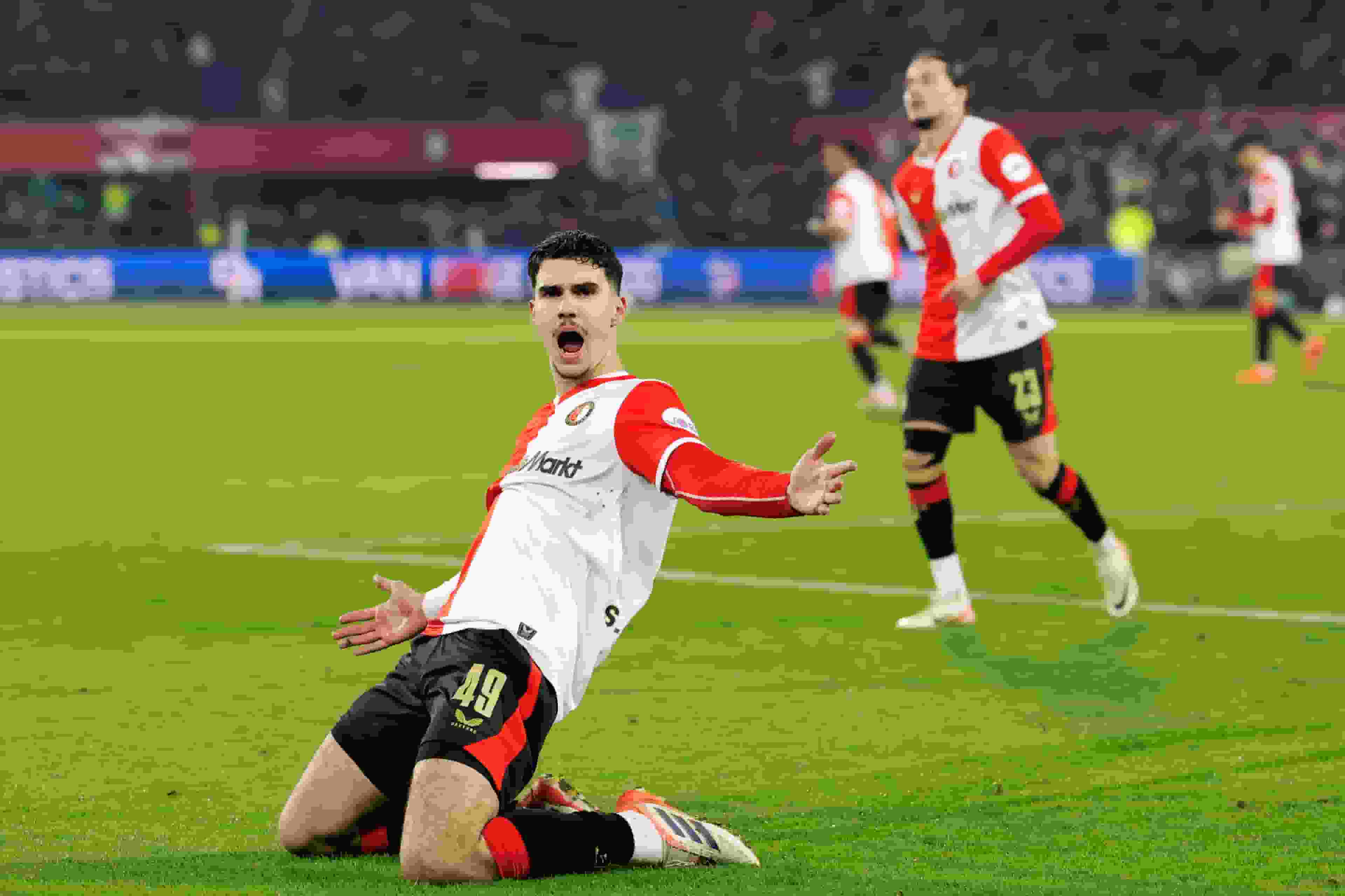 荷甲 |雲佩斯囝後備入替 尾段連入兩球追和 依然救唔到老父