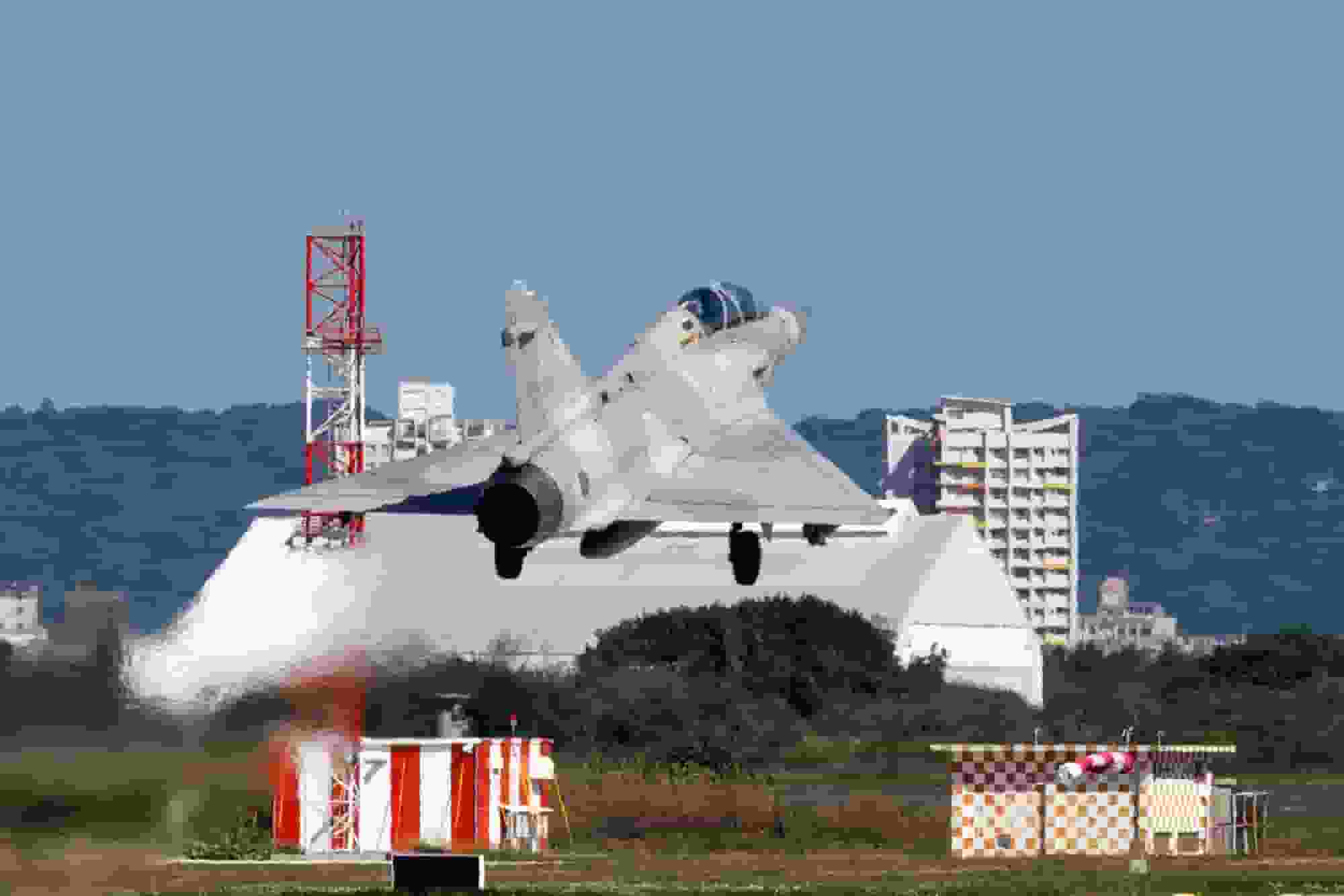 中國突宣布圍台軍演:中日摩擦、美國軍售下的戰略警告|Whatsnew