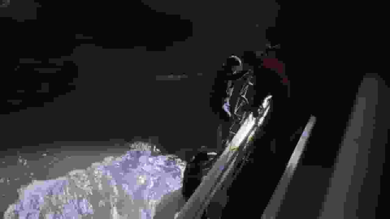 海南貨船翻側船員墮海 4人獲救2人失聯