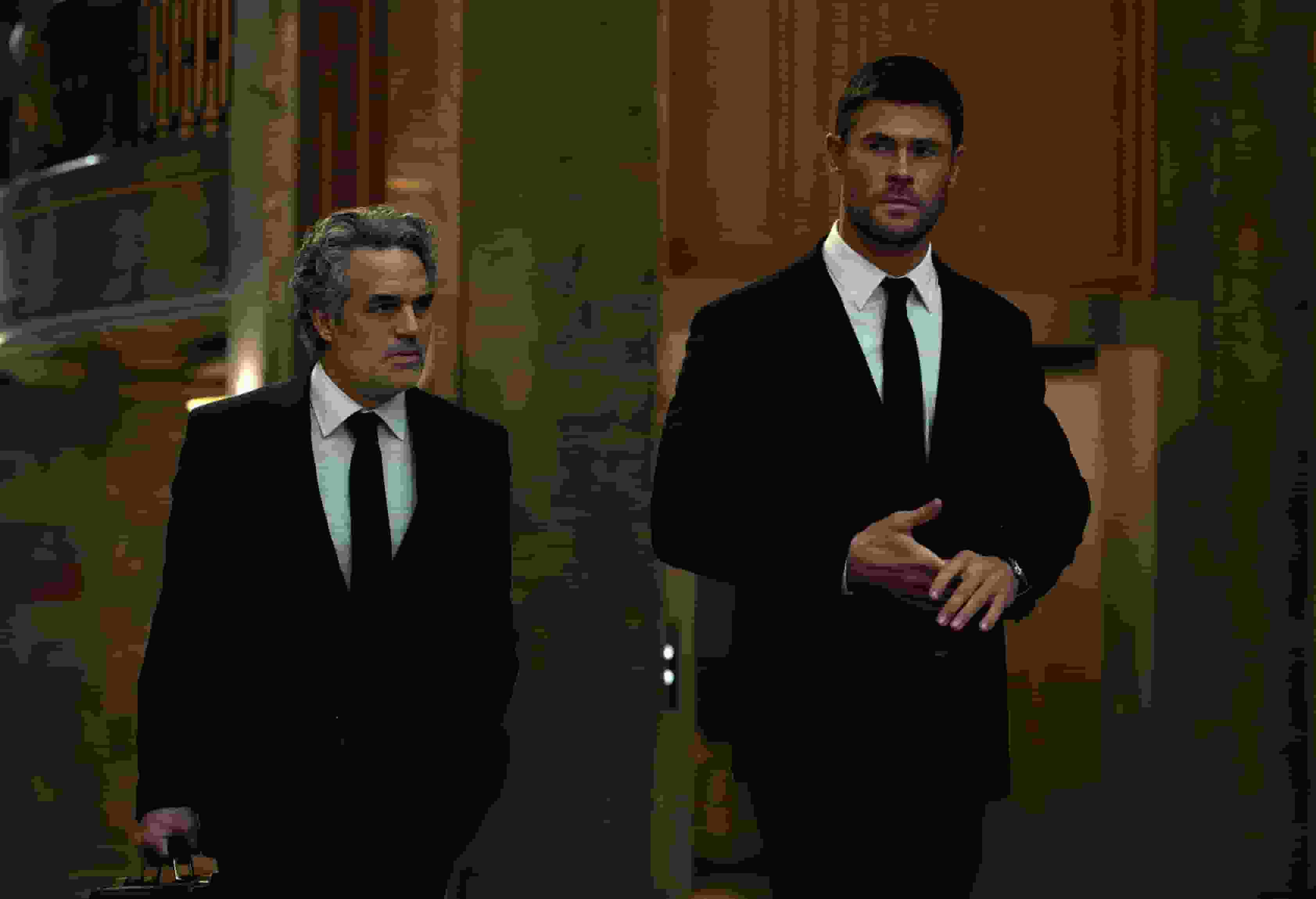 犯罪101|「雷神」孖「變形俠醫」賀歲 紳士大盜大戰正義刑警