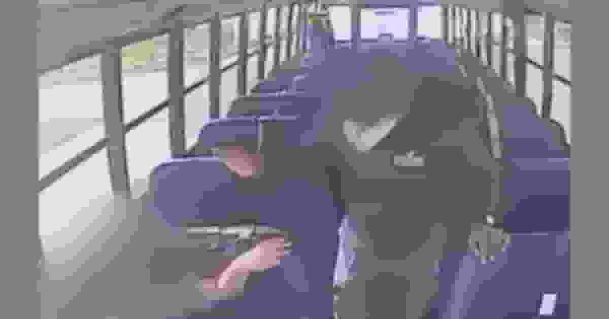 校車變施暴現場 佛州79歲校車助理掌摑自閉啞童 天眼揭惡行遭起訴