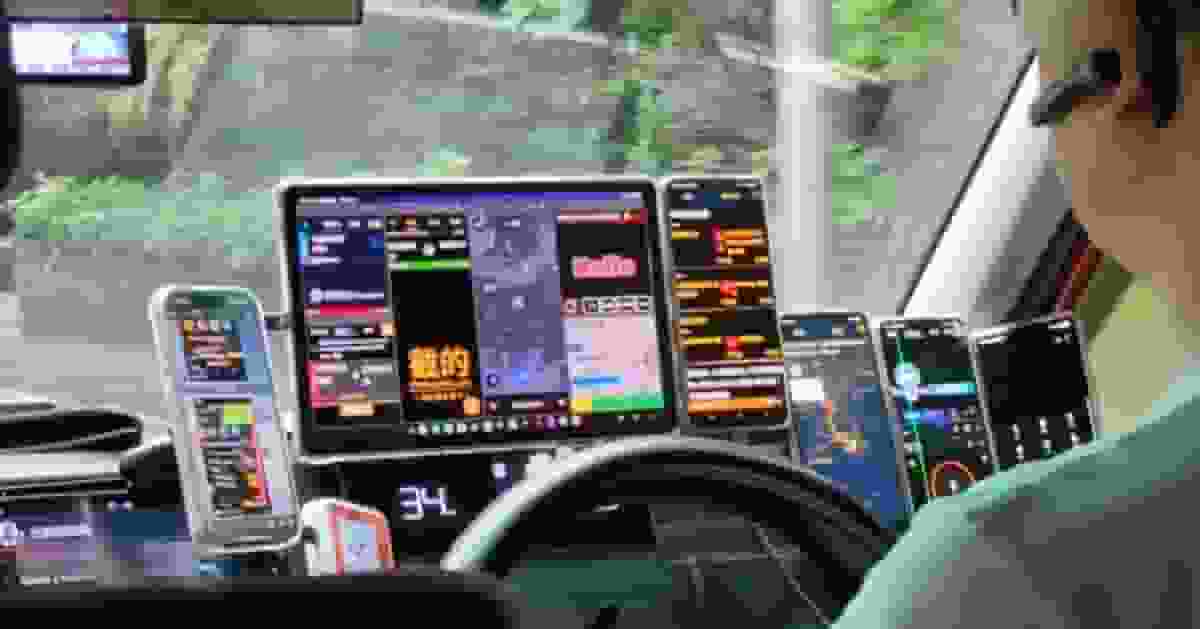 司機位前方禁放多過兩部流動電訊裝置 新規例即日生效