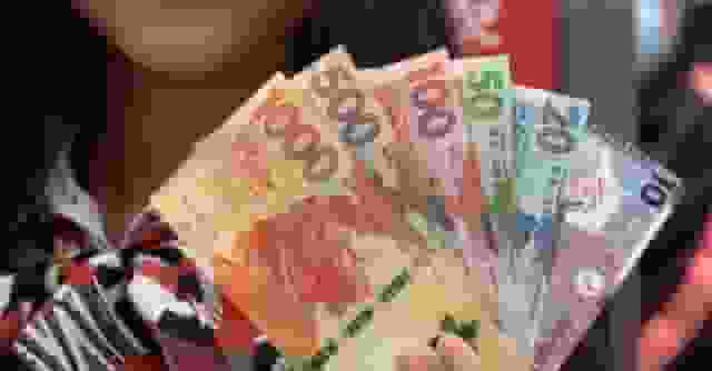 發鈔銀行即日起可換新鈔及「迎新鈔」 市民表示滿意安排