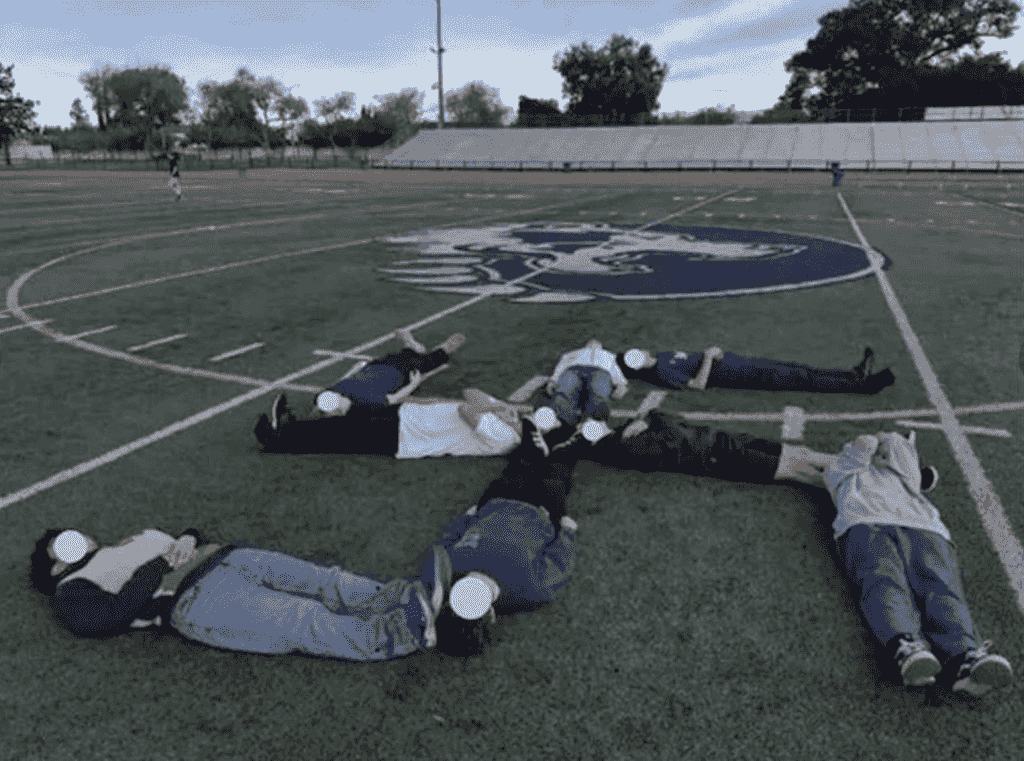 美高中生操場人肉砌「卍」納粹符號 連同希特勒反猶太言論放上網 警立案調查