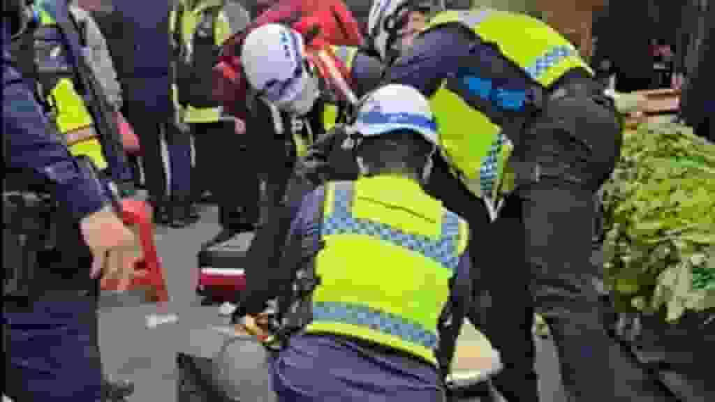 苗栗漢街市持刀騷擾攤販 砍警頭兩刀遭開槍擊斃