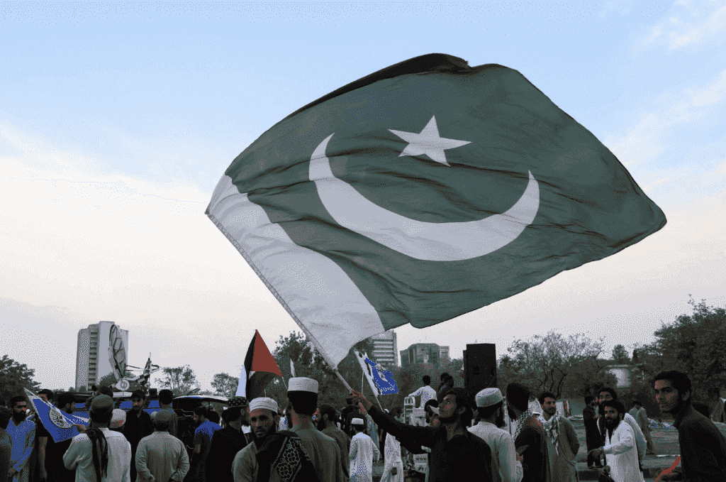 巴基斯坦警車遭炸彈及槍手伏擊 5警身亡 塔利班承責