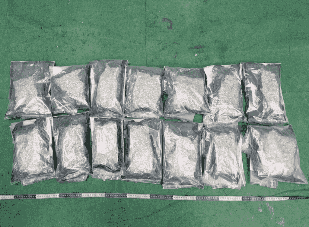 泰國抵港男行李藏$90萬大麻花及私煙 機場海關清關截獲