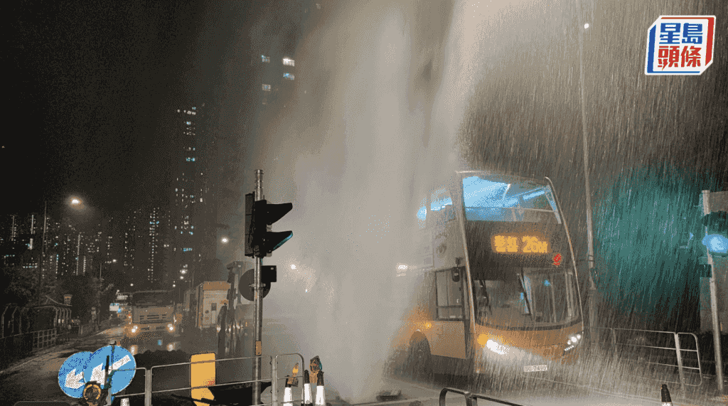 觀塘協和街地底水管爆裂 5層樓高水柱衝破渠蓋交通受阻