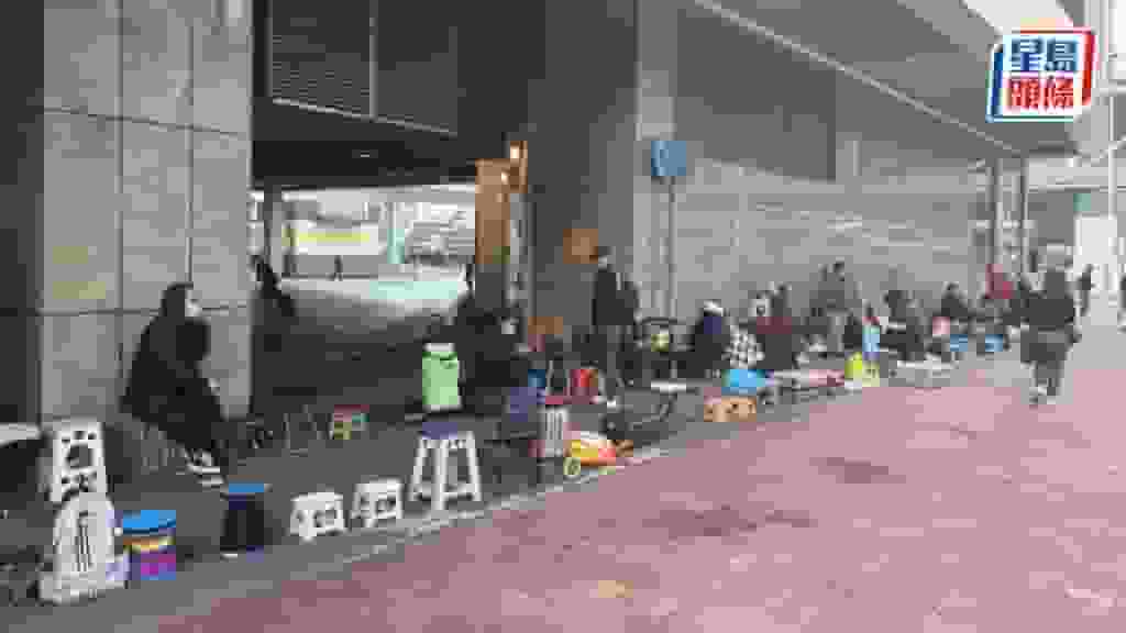 免試簽駕照|疑粵車南下需求增 內地排隊黨金鐘通宵輪候 申請者爆收費500元 陳美寶促運輸署提短期方案杜絕