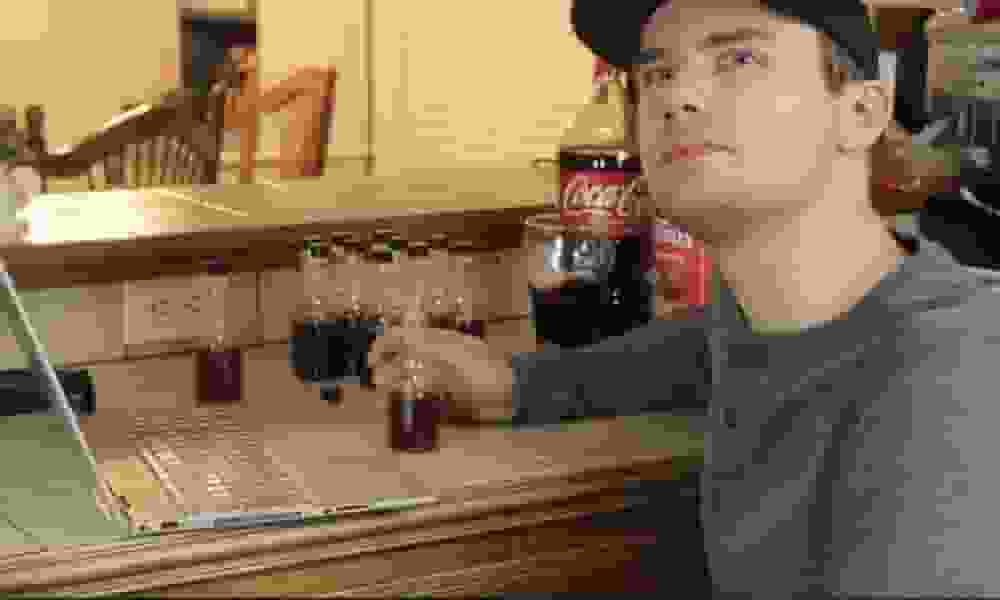 YouTuber「化學指紋」復刻可口可樂幾可亂真 拆解140年商業神話誤解:從未為配方申請專利